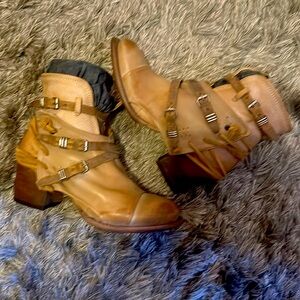 Freebird by Steven FB- CRUE tan booties never worn- super cute